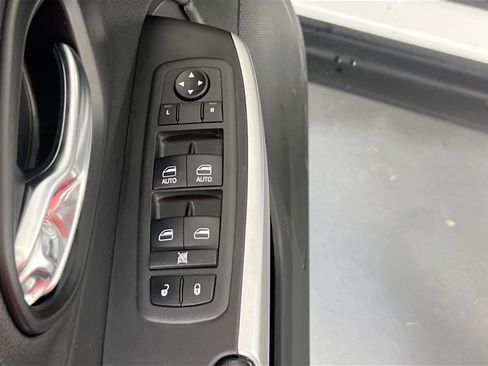 Used 2022 Jeep Cherokee Latitude w/ Sun & Sound Group image 16