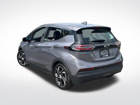Used 2023 Chevrolet Bolt LT w/ Infotainment Package FWD image 5