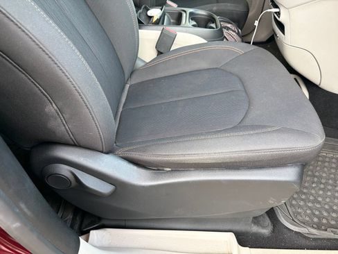 Used 2018 Chrysler Pacifica Touring Plus w/ Tire & Wheel Group FWD image 20