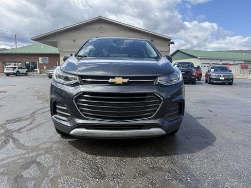 Used 2018 Chevrolet Trax LT w/ LT Convenience Package image 3
