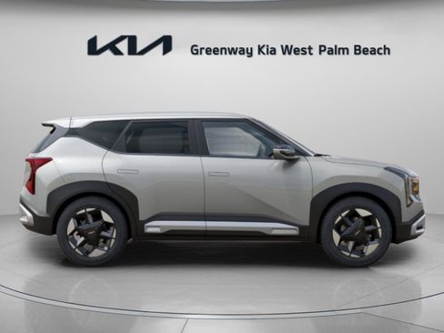 New 2027 Kia Seltos S FWD image 8