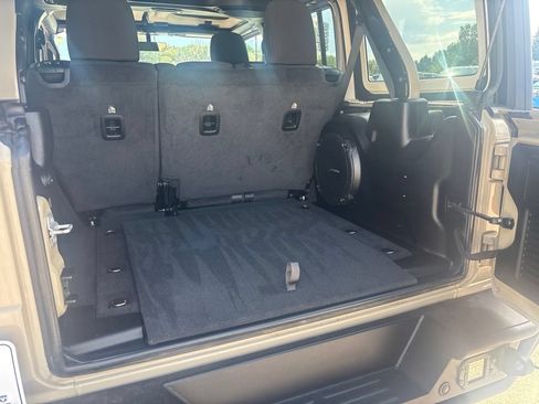 Used 2022 Jeep Wrangler Unlimited Rubicon AWD/4WD image 20