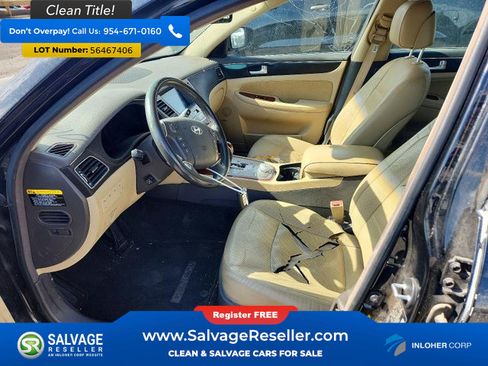 Used 2013 Hyundai Genesis 3.8 w/ Premium Pkg RWD image 9