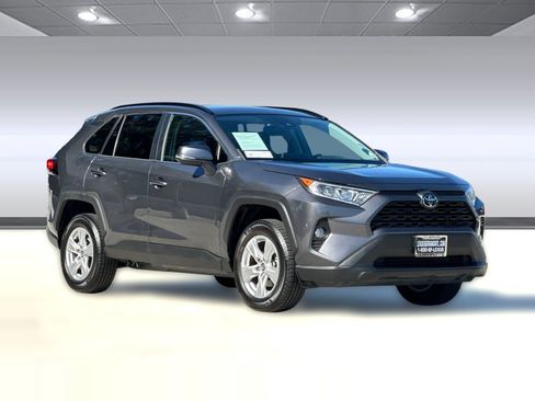 Used 2019 Toyota RAV4 XLE w/ Convenience Package FWD image 6