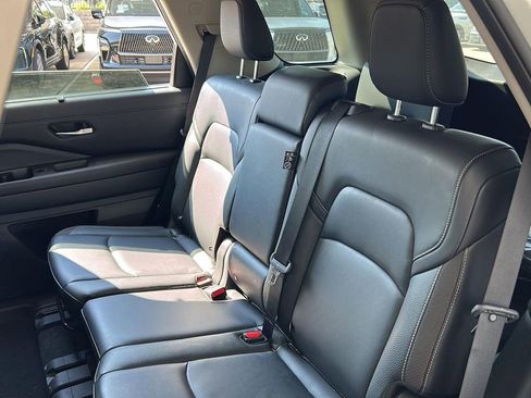 Used 2023 Nissan Pathfinder SL image 7