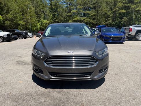 Used 2015 Ford Fusion SE w/ Equipment Group 202A FWD image 2