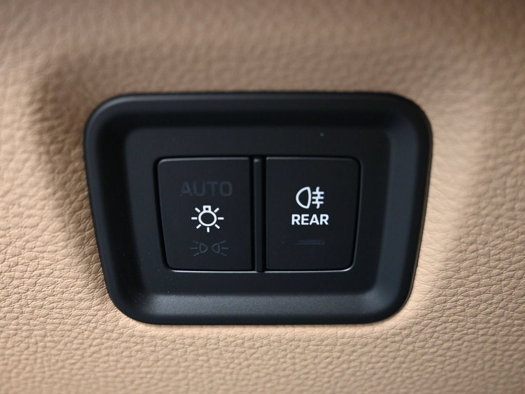 Certified 2026 Porsche Cayenne AWD/4WD image 25