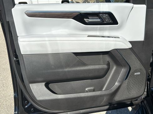 New 2025 Chevrolet Tahoe Premier image 8