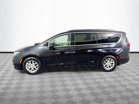 Used 2022 Chrysler Pacifica Touring-L FWD image 4