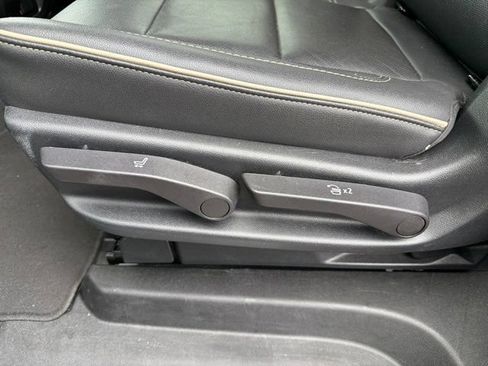 Used 2023 Chevrolet Suburban Premier AWD/4WD image 22