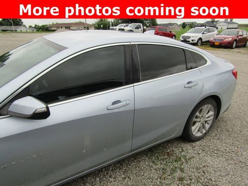 Used 2018 Chevrolet Malibu LT FWD image 2