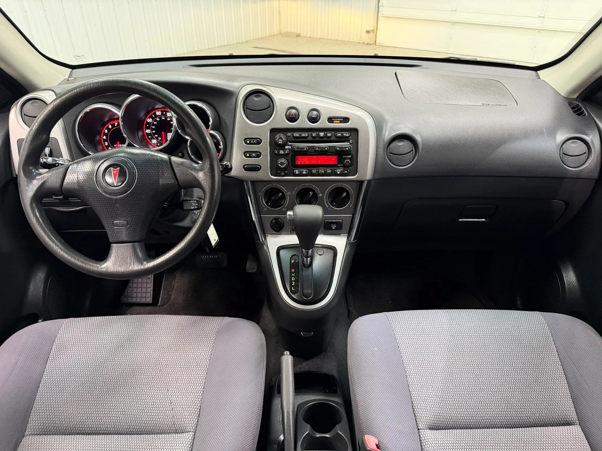 Used 2006 Pontiac Vibe w/ Sport Package FWD image 13