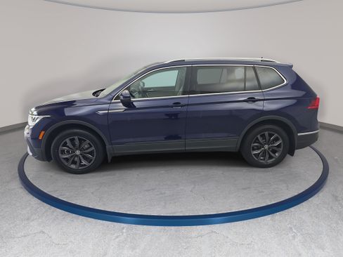 Used 2023 Volkswagen Tiguan SE w/ Panoramic Sunroof Package FWD image 8