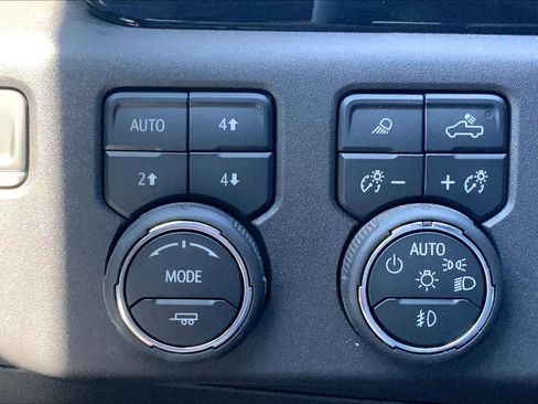 Used 2023 Chevrolet Silverado 1500 High Country w/ Z71 Off-Road Package AWD/4WD image 34