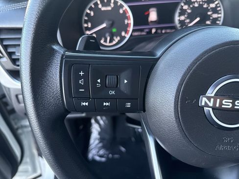 Used 2024 Nissan Rogue S image 15