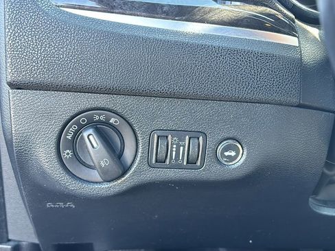 Used 2011 Chrysler 300 Limited image 15