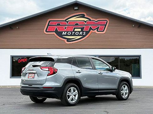 Used 2023 GMC Terrain SLE w/ LPO, Floor Liner Package AWD/4WD image 6