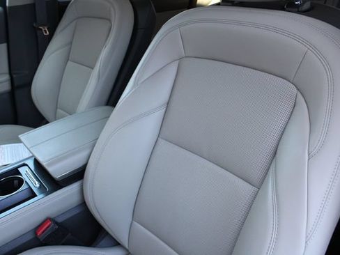 Used 2024 Lincoln Nautilus Premier AWD/4WD image 6