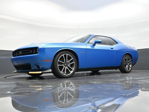 Used 2023 Dodge Challenger R/T w/ Plus Package image 21