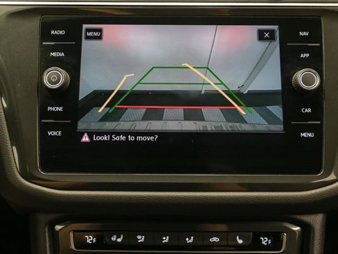 Used 2020 Volkswagen Tiguan SEL AWD/4WD image 34