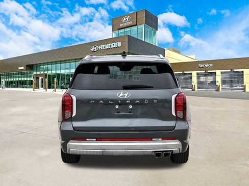 Used 2023 Hyundai Palisade Calligraphy image 7