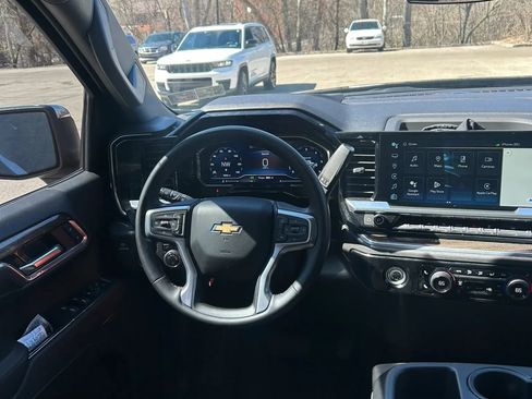 Used 2024 Chevrolet Silverado 1500 LT image 46