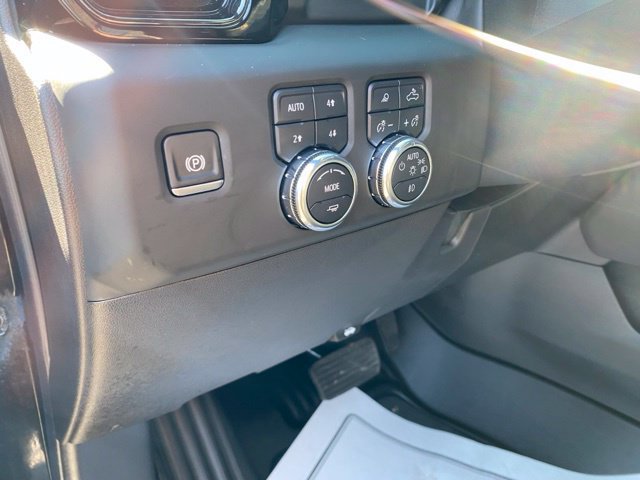 Used 2025 GMC Sierra 3500 AT4 w/ Technology Package AWD/4WD image 24