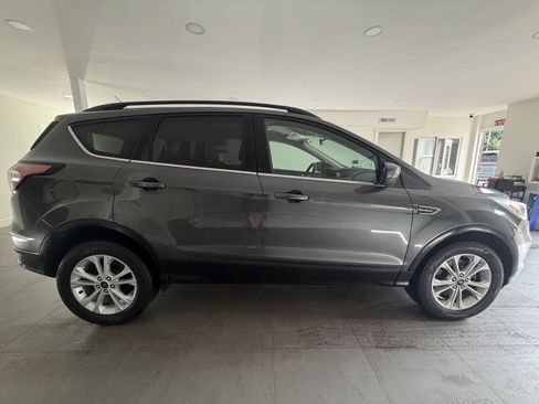Used 2017 Ford Escape SE w/ Equipment Group 201A AWD/4WD image 8