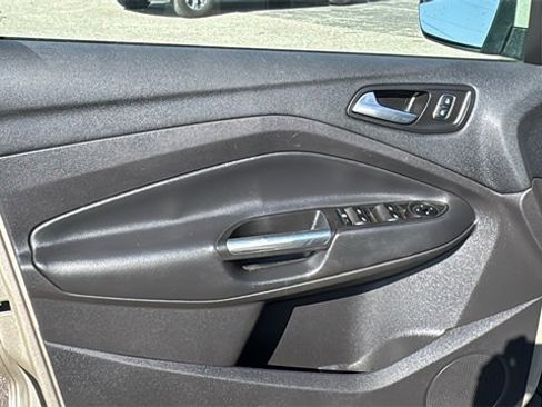 Certified 2018 Ford Escape SE w/ SE Sync 3 Package image 8