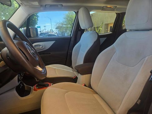 Used 2015 Jeep Renegade Latitude w/ Popular Equipment Group FWD image 8