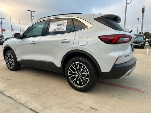 New 2026 Ford Escape SE image 3