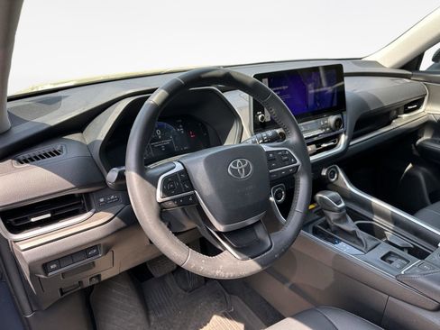 Certified 2024 Toyota Grand Highlander XLE image 11