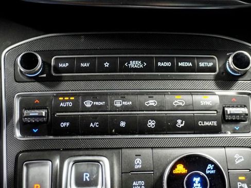 Used 2022 Hyundai Santa Fe Limited image 18
