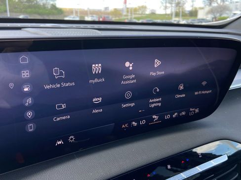 Used 2025 Buick Enclave Preferred FWD image 19