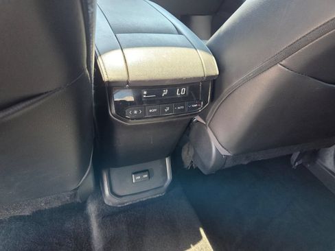Used 2022 Toyota Highlander XSE FWD image 7
