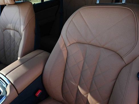 New 2026 BMW X5 xDrive50e image 7