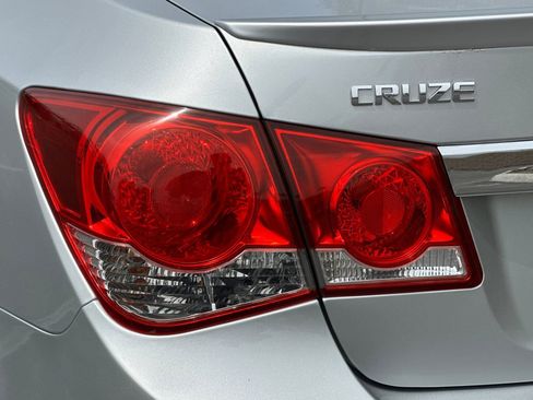 Used 2015 Chevrolet Cruze LT image 12