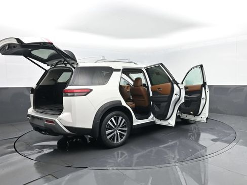 Used 2022 Nissan Pathfinder Platinum w/ Cargo Package AWD/4WD image 35