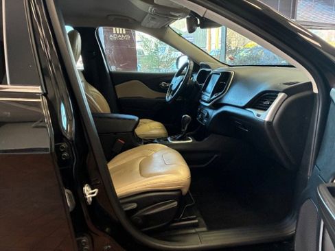 Used 2017 Jeep Cherokee Limited w/ Technology Group image 31