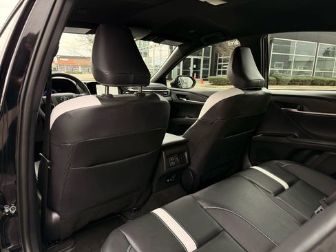 Used 2025 Toyota Camry SE image 36