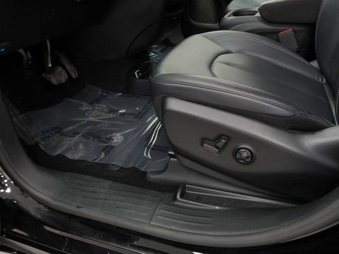 Certified 2024 Chrysler Pacifica Limited image 38