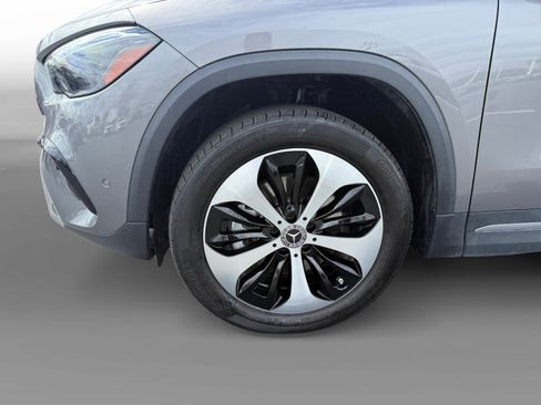Used 2025 Mercedes-Benz GLA 250 4MATIC image 9