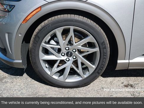 Used 2025 Genesis GV60 Advanced image 12