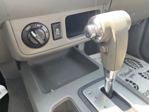 Used 2019 Nissan Frontier SV image 12
