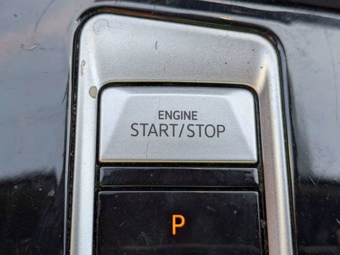 Used 2024 Volkswagen Atlas Cross Sport SE image 33