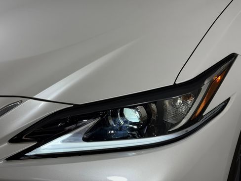 Used 2023 Lexus ES 250 w/ Premium Package AWD/4WD image 11