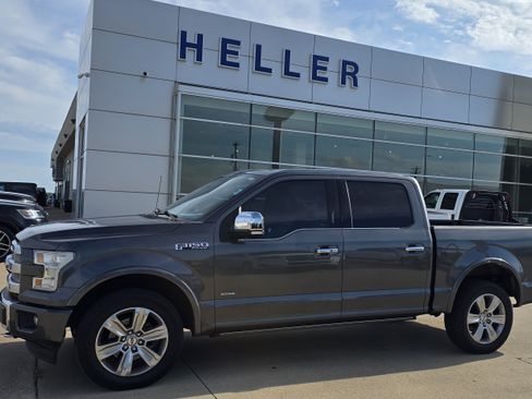 Used 2017 Ford F150 Platinum w/ Equipment Group 701A Luxury AWD/4WD image 3