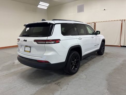 Used 2024 Jeep Grand Cherokee L Laredo AWD/4WD image 8