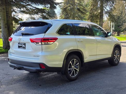 Used 2019 Toyota Highlander XLE image 6