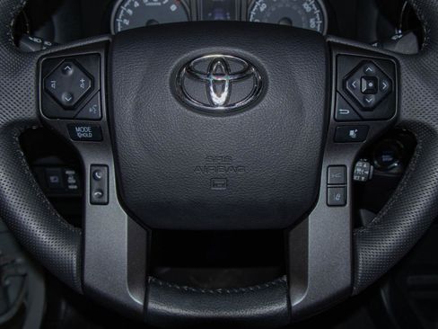 Used 2022 Toyota Tacoma TRD Sport AWD/4WD image 12